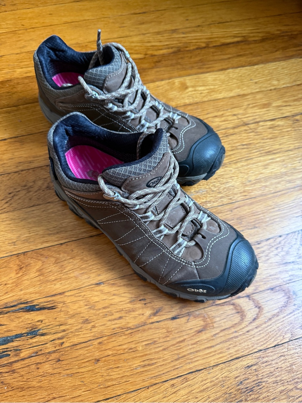 Women's Brown Oboz Low-Cut Trail Shoes with Pink Insole